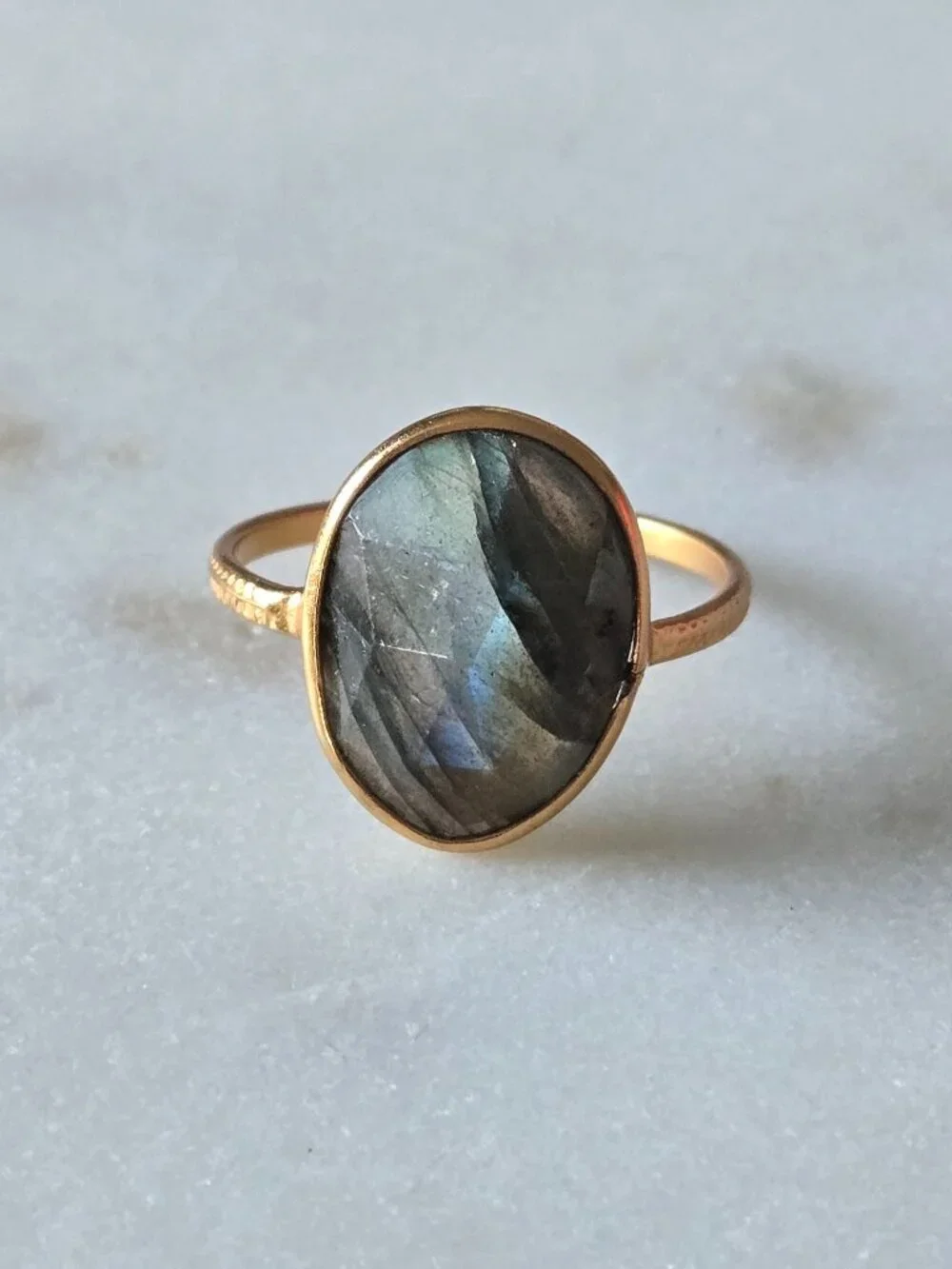 Labradorite? Asymmetrical oval ring - Picture 7 of 15